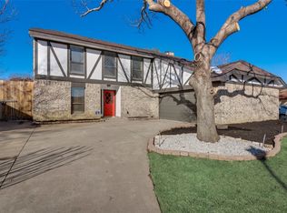 207 Lark Ln, Euless, TX 76039