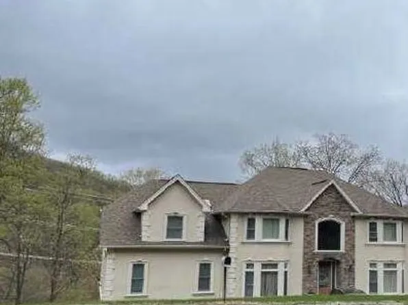 111 Halley Dr, Pomona, NY 10970