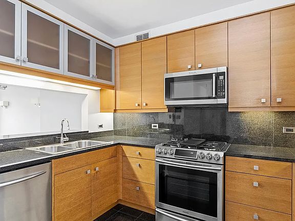 5th image of 120 Riverside Blvd APT 16J
