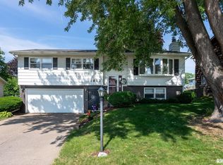 1812 20th St, Bettendorf, IA 52722
