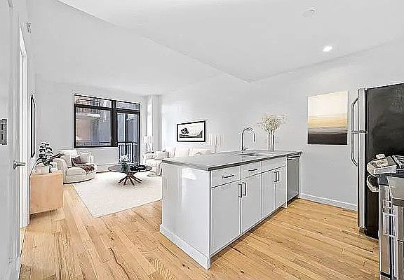 3rd image of 210 E 121st St APT 8C