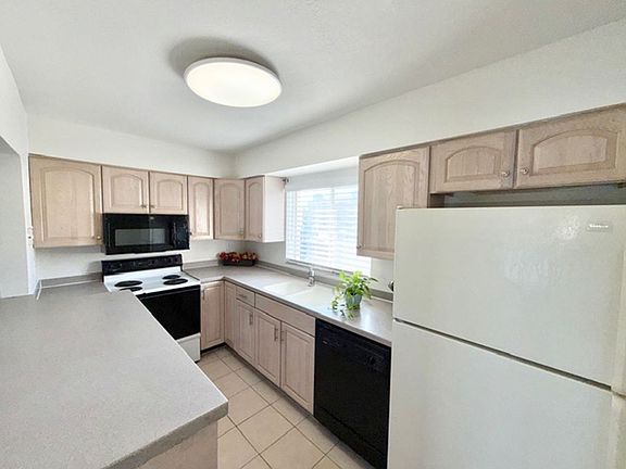 4th image of 626 Orange Dr APT 242