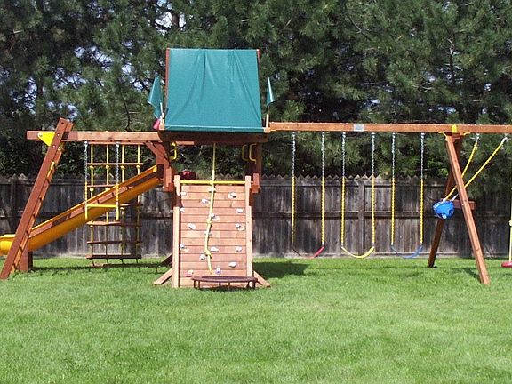 Play structure