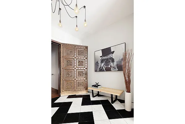 Sold by Warburg | media 17