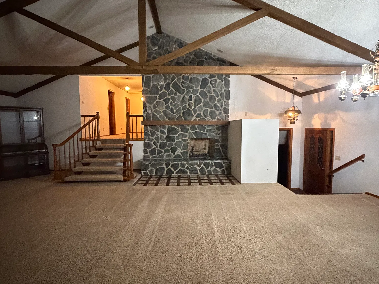 4 bed, 3200 sqft, $1,600 — Photo 3