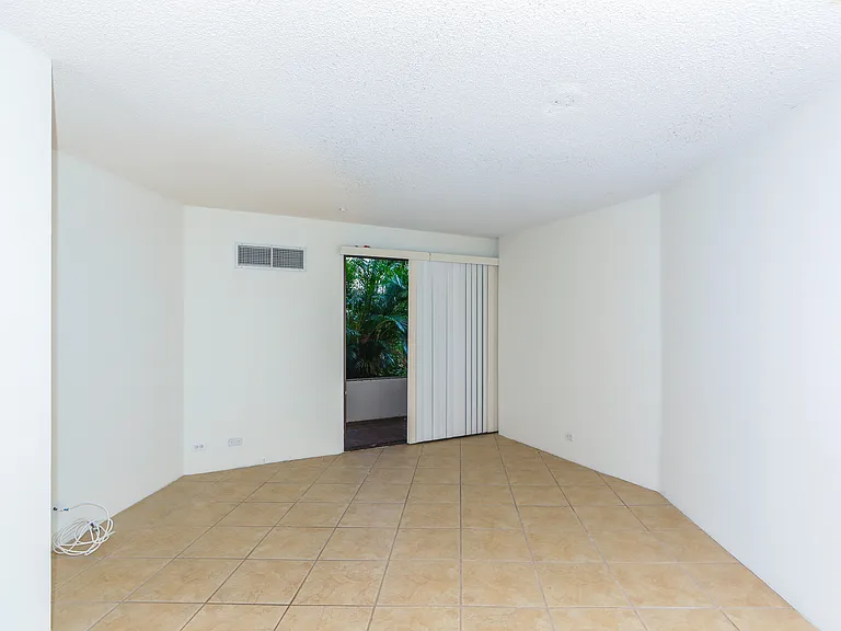 555 Hahaione St #B100 — Photo 22