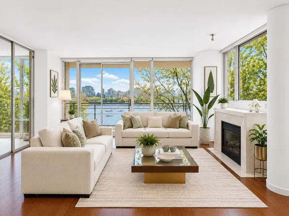 9 Smithe Mews #200, Vancouver, BC V6B 0B6