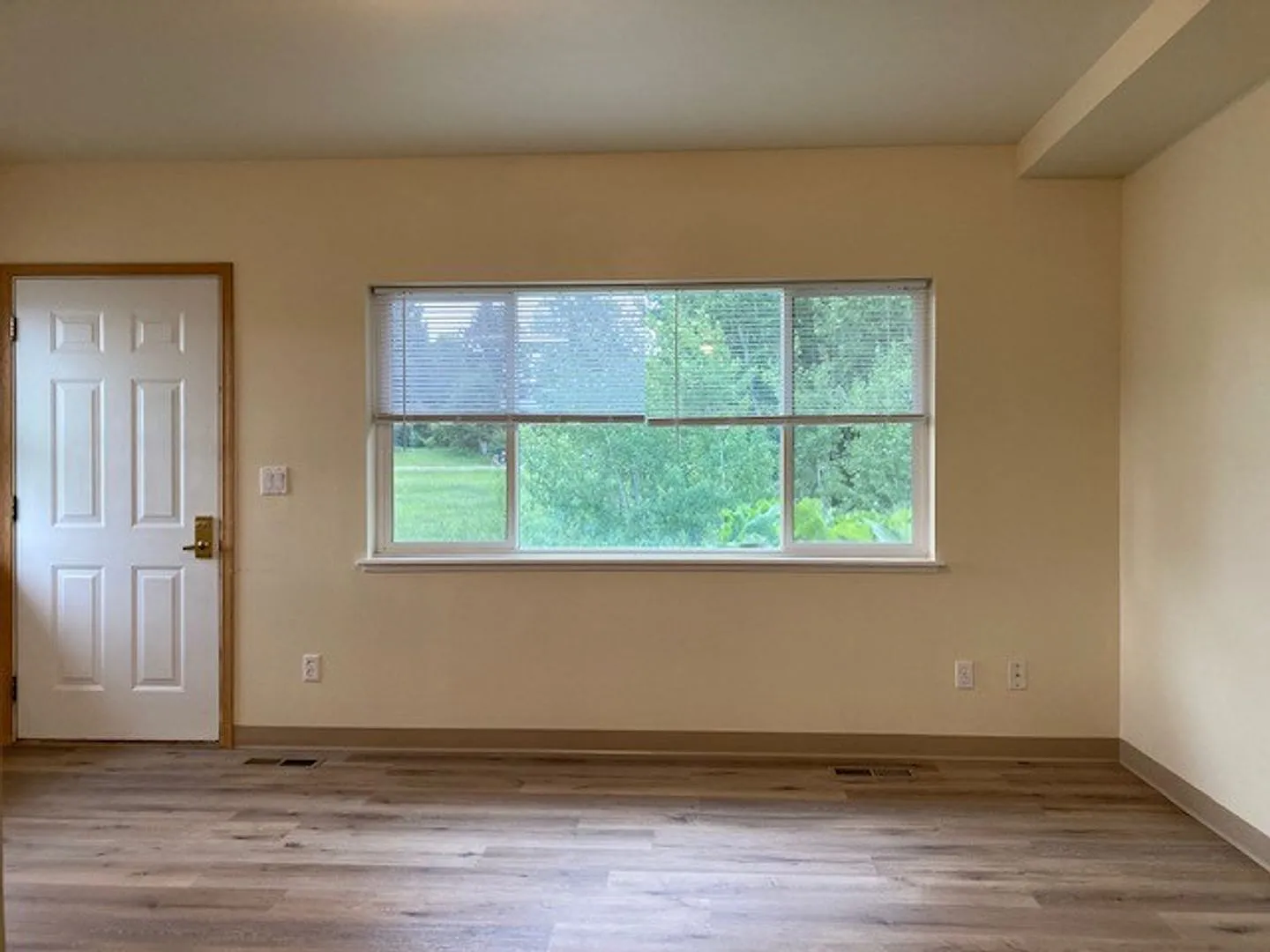 Oak Street Town Homes — Photo 2