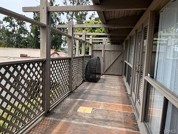 3rd image of 1044 Pacific St #4