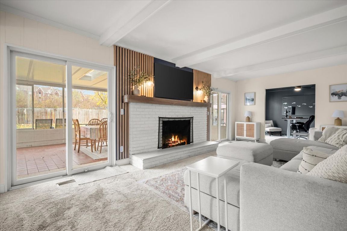 next background image