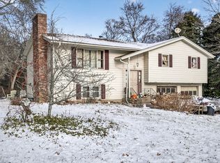 31 Brookwood Dr, Westport, MA 02790