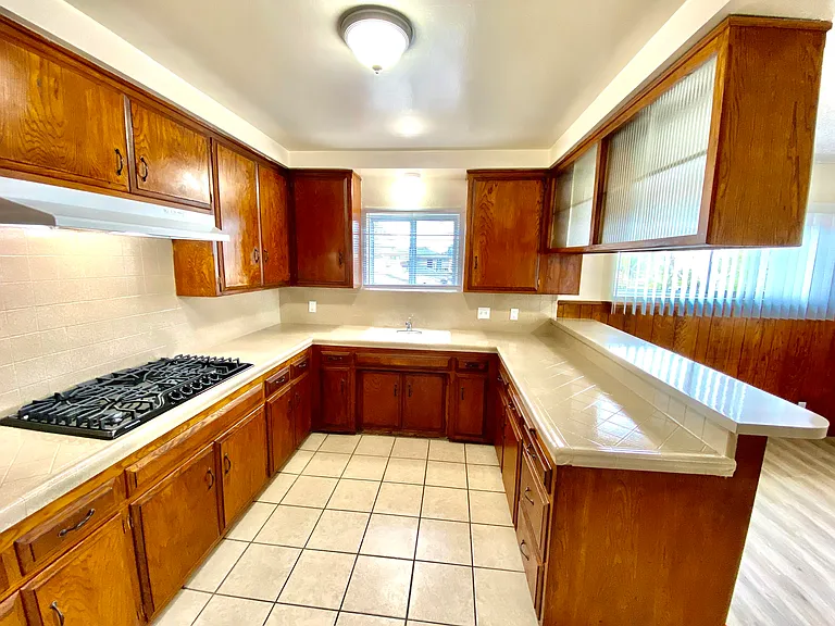 12644 York Ave #E — Photo 8