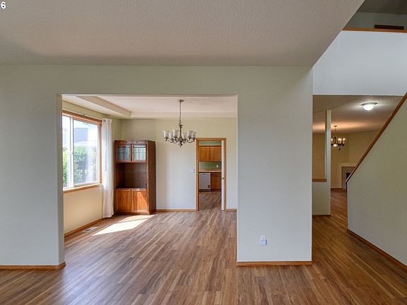 4th image of 15315 SE Ogden Dr