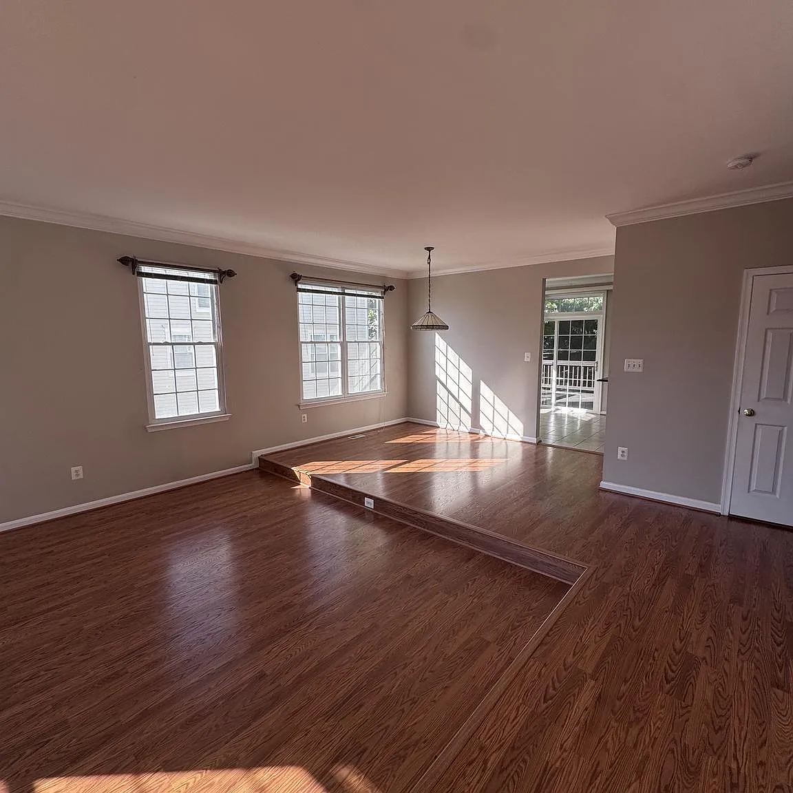 3 bed, 5.0 bath, 1654 sqft, $2,995 — Photo 3