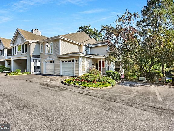 5th image of 804 Country Place Dr