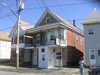 2nd image of 921 Congress St