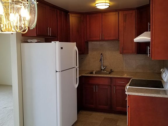 2nd image of 40 Parkridge Dr #7