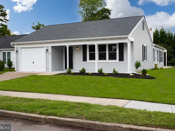 17 Norwich Ln, Southampton, NJ 08088