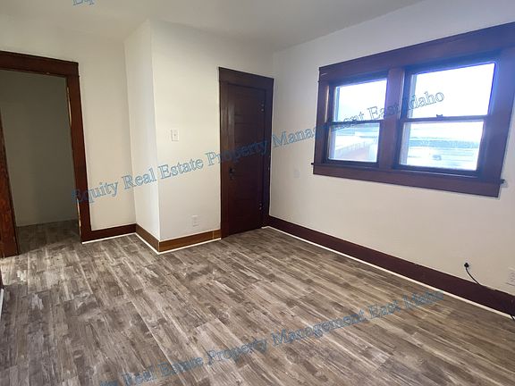 4th image of 923 W Clark St #923