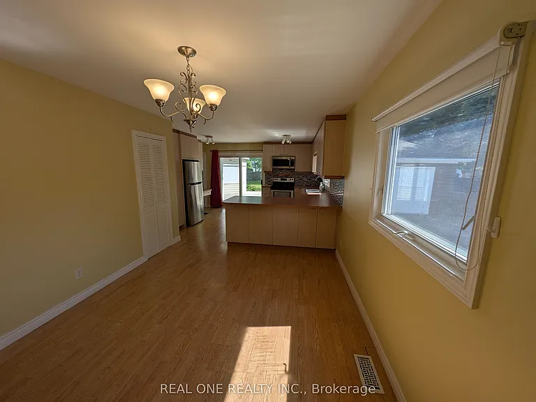 157 Bessborough Dr — Photo 10