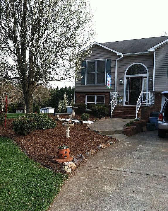 2nd image of 190 Ginny Ln