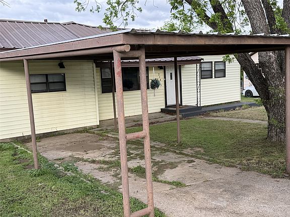 2nd image of 204 Bluffview Dr