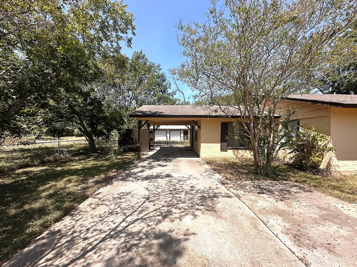 Cabin style 2 Bedroom (can be used as 3) and 2 Bathroom Single Family House for Rent nearby Downt... — Photo 4