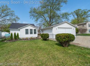 28457 Fairfax St, Southfield, MI 48076