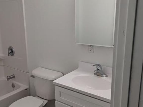 4th image of 300 Lakeview Ave APT 8