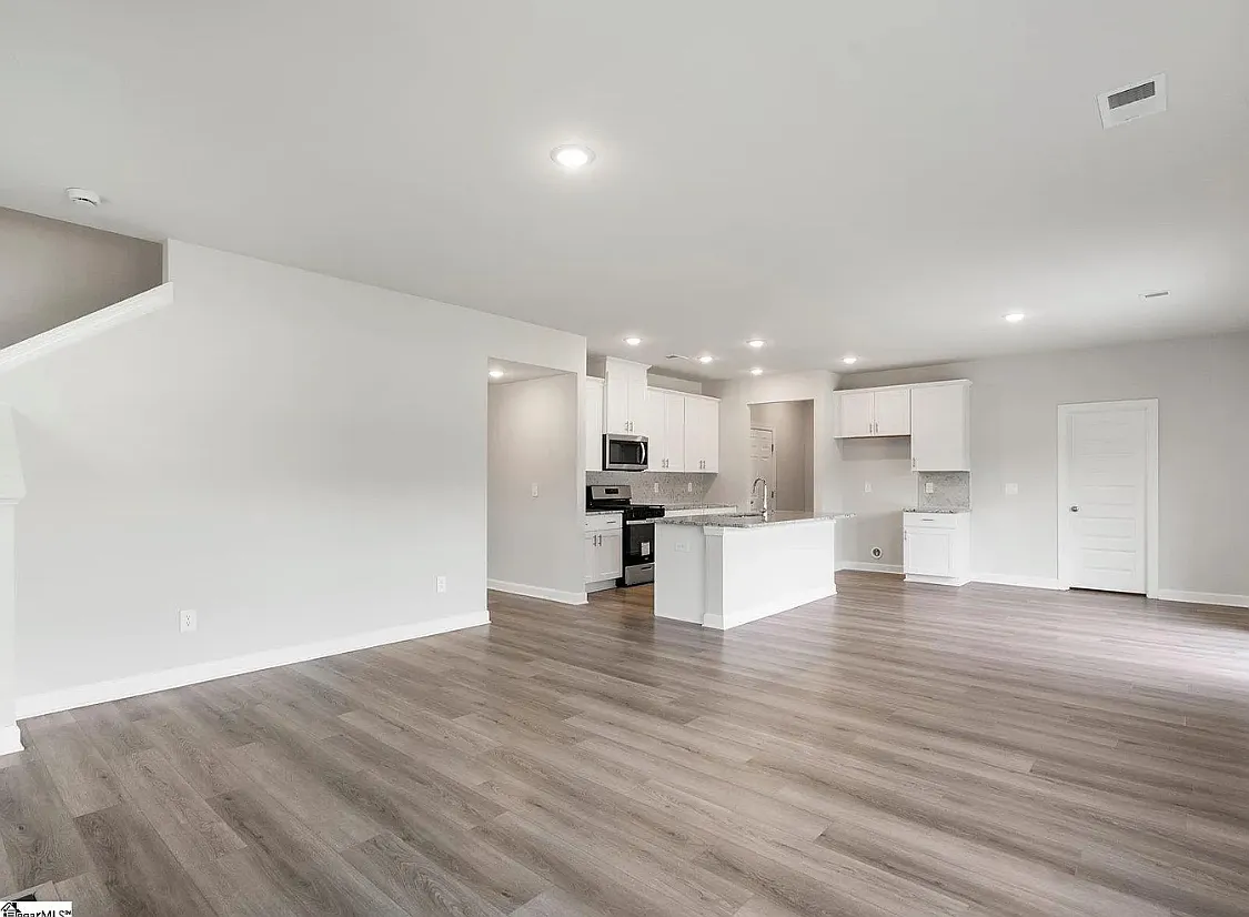 4 bed, 2345 sqft, $2,399 — Photo 3