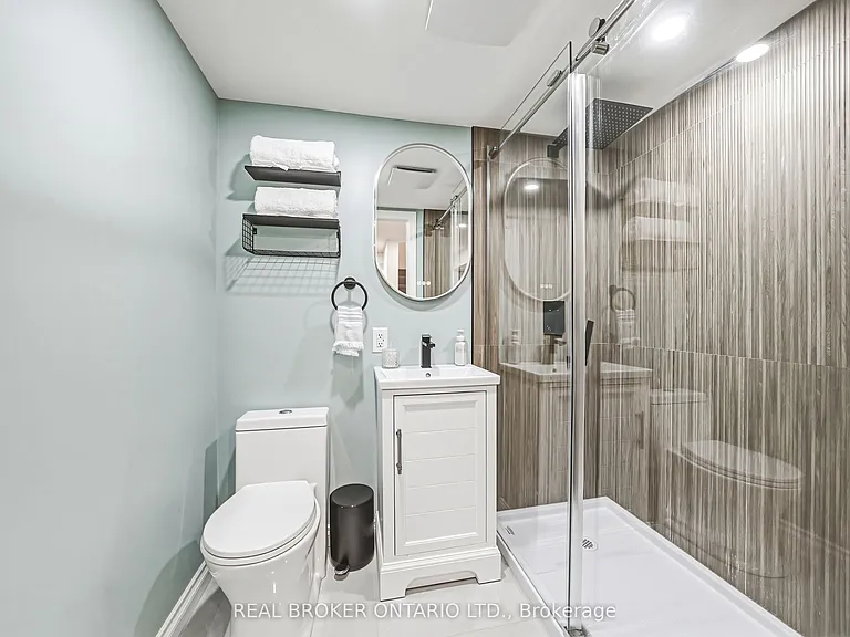 2259 Seton Cres — Photo 20