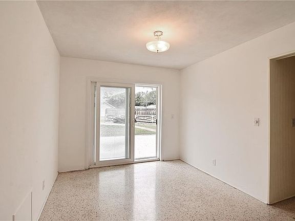 5th image of 1025 21st Ct
