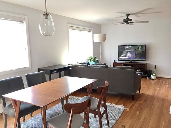 Spacious living/dining area