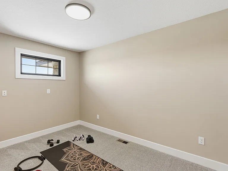 2134 E Beaumont St — Photo 30