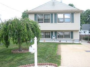 527 Clinton Ave, Middlesex, NJ 08846