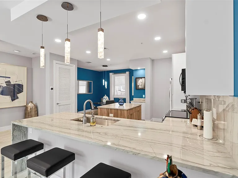 2241 NE 9th Ave — Photo 11