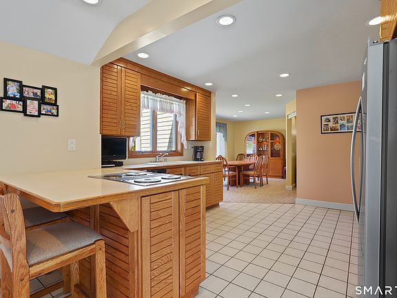 4th image of 7 Cedar Crest Road