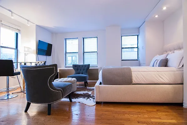 Rented by WAM Partners - William Moses Co. | media 21