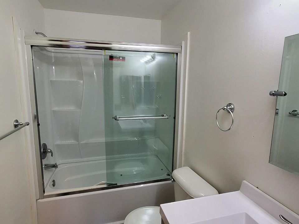 2nd image of 2225 Woodleaf St