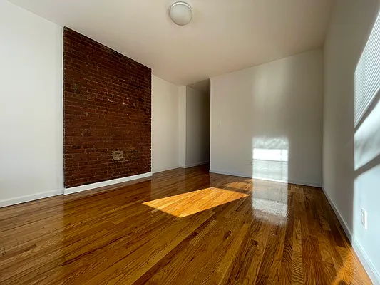 Rented by HOLTON REAL ESTATE INC. | media 15