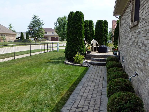3rd image of 35416 Saint Clair Dr