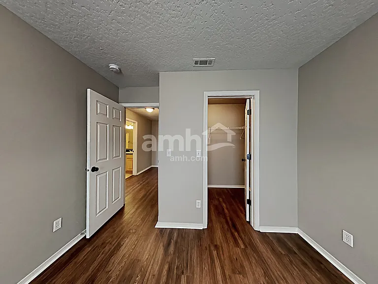 1038 N Cambrick Dr — Photo 12