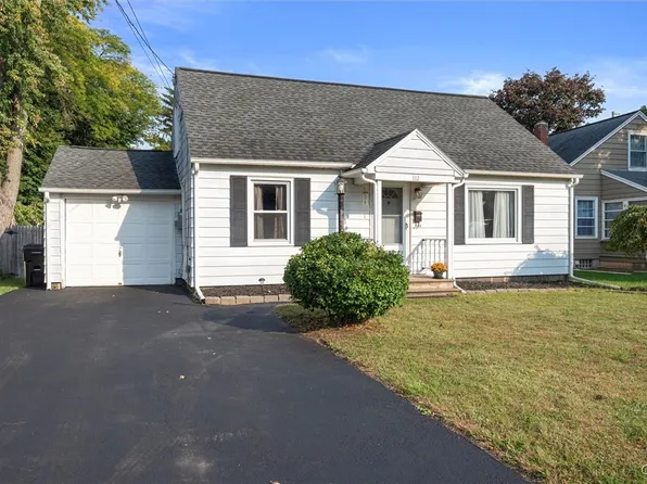 112 Maple Ln, North Syracuse, NY 13212