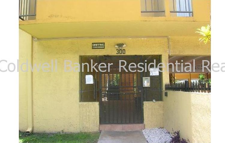 2nd image of 300 NE 125th St APT 301