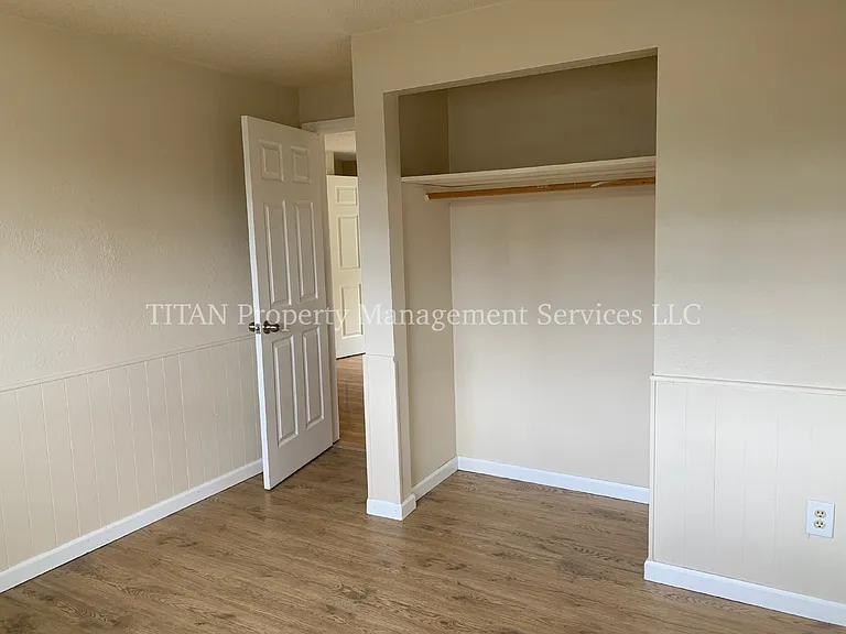 798 Bridge St E — Photo 7