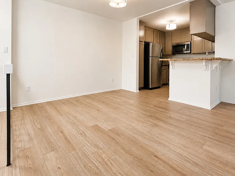 1444 S. Saltair — Photo 13