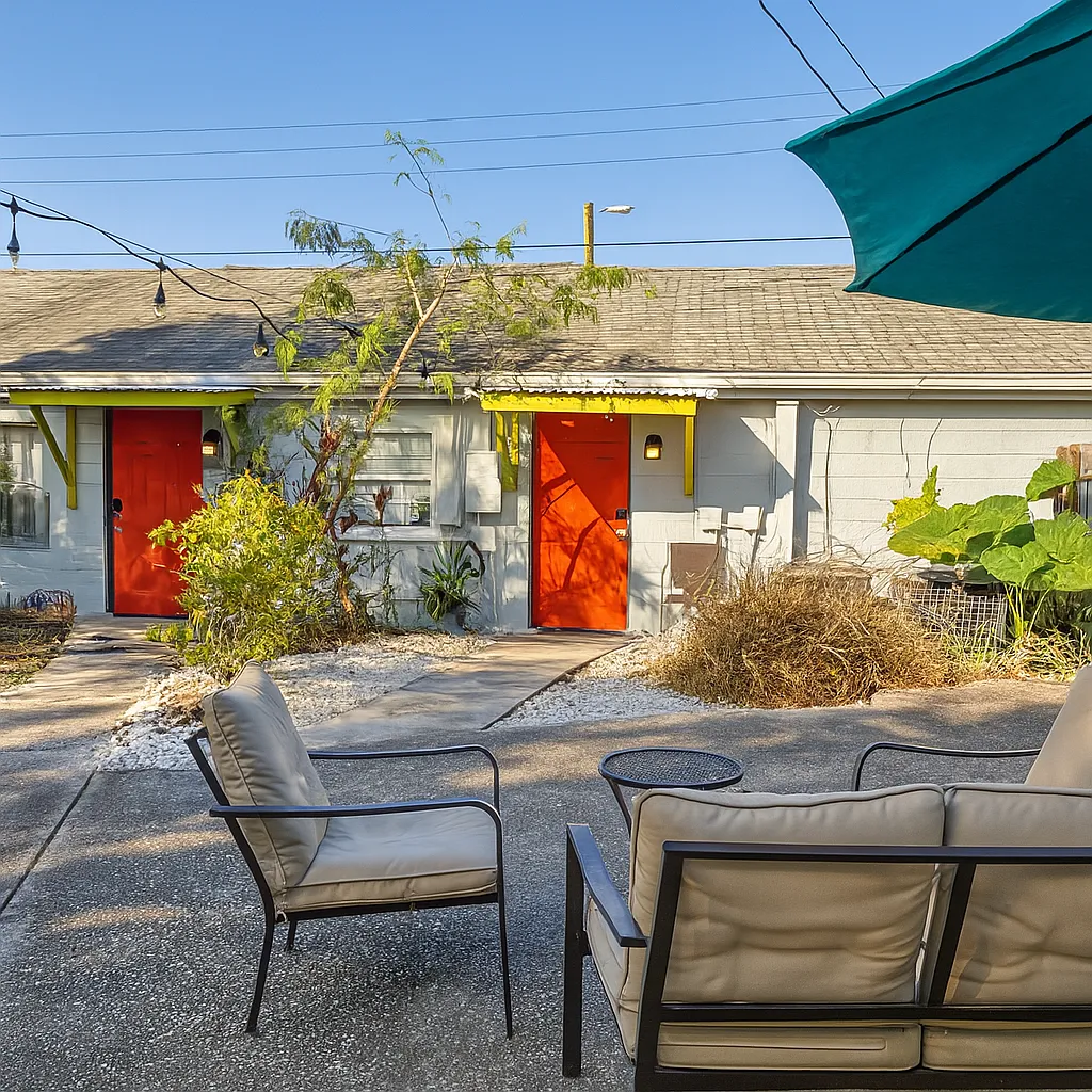 5810 N Suwanee Ave — Photo 1