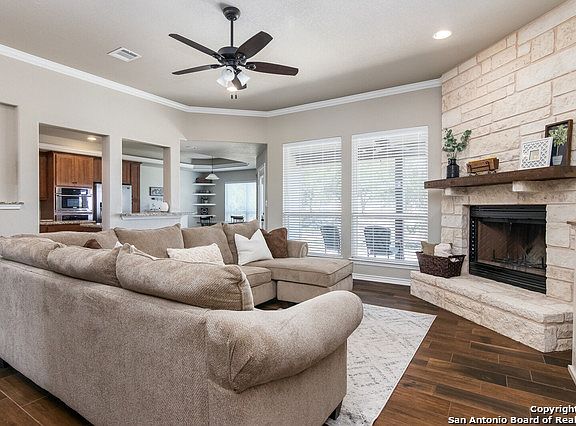 3rd image of 255 Cambridge Dr