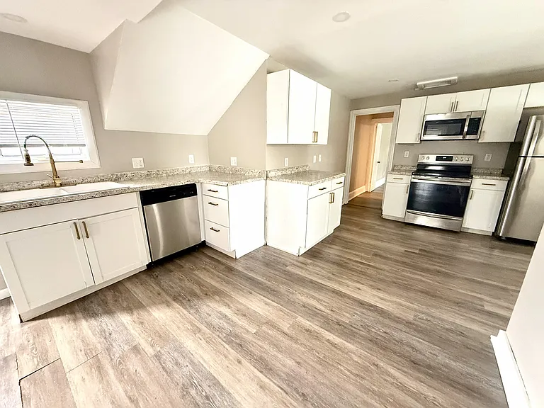 12 Brown St #2 — Photo 3