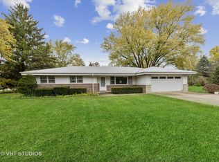 1902 E Oakton St, Arlington Heights, IL 60004
